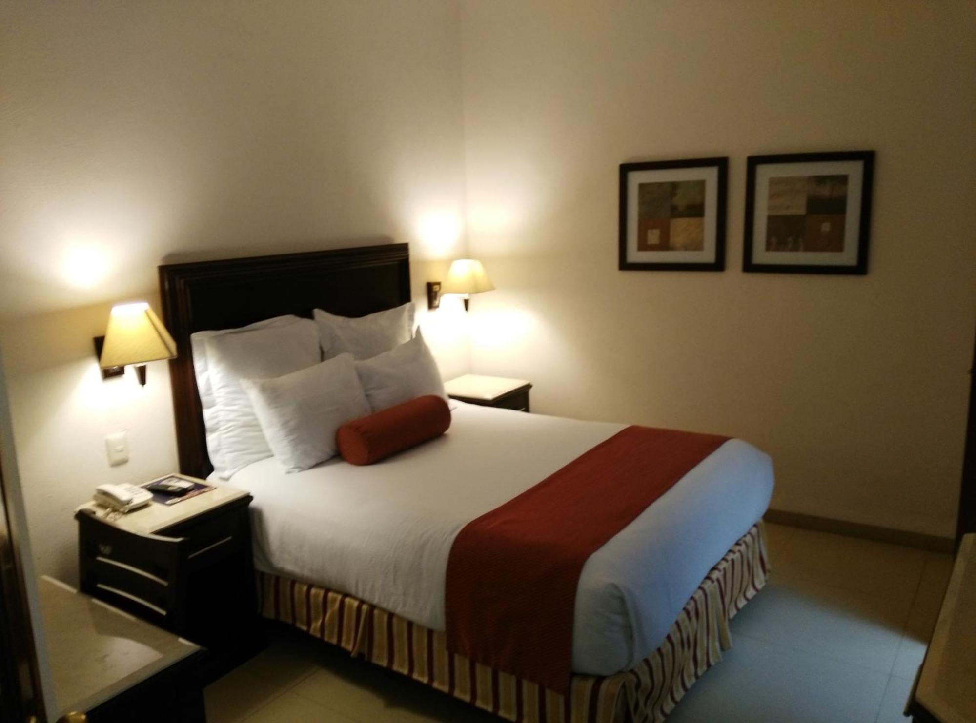 Hotel Lopez Кампече Стая снимка